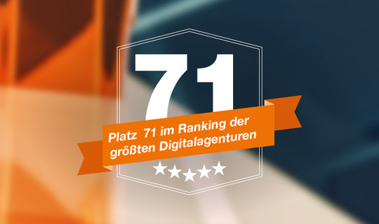 Platz 71 im Ranking der größten Digitalagenturen auf abstraktem Hintergrund