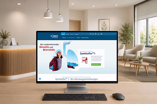 Webseite von Symbio Pharm, die ein Produkt gegen Sinusitis und Bronchitis bewirbt, neben einem Bild von einem lächelnden Mädchen.