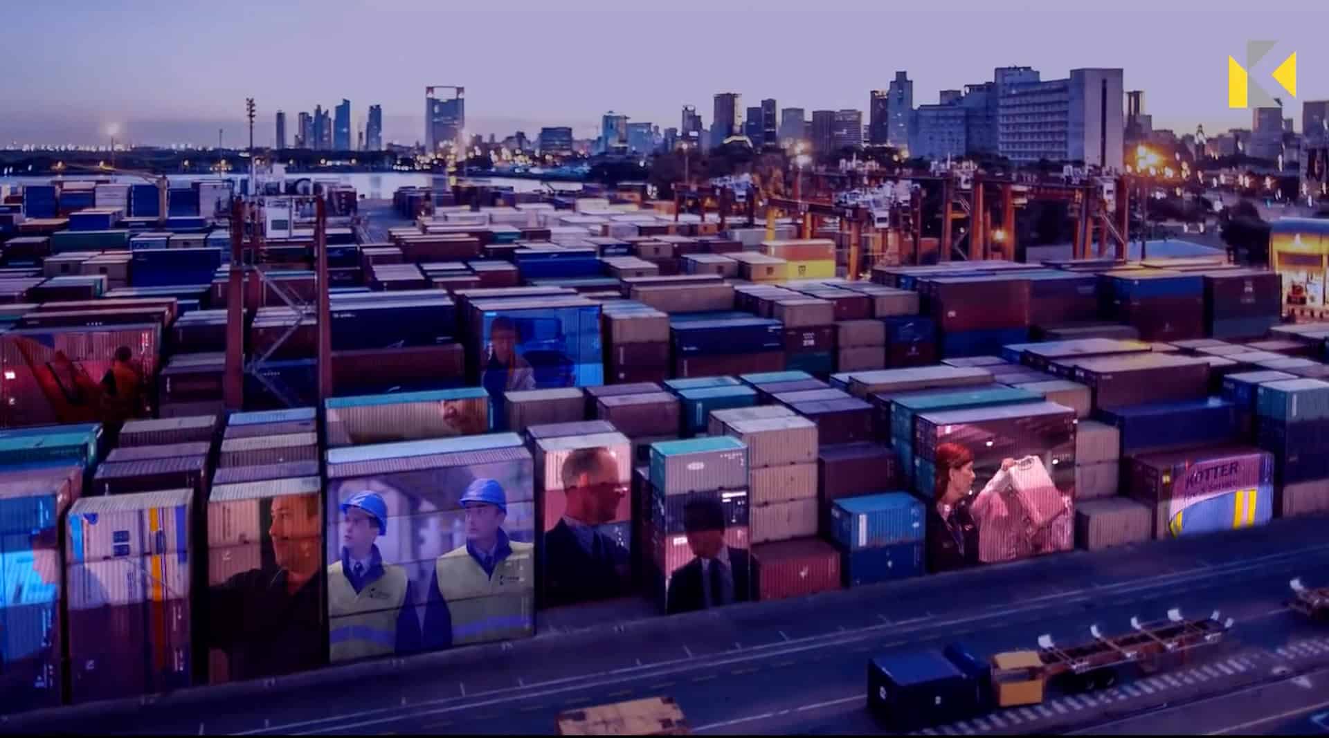 Bild aus dem Imagefilm mit einer Containeransicht in der Mitarbeiter von Koetter bei der Arbeit gezeigt werden